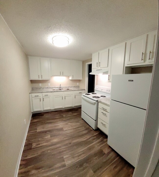 Upgraded Two Bedroom Kitchen - Applegate