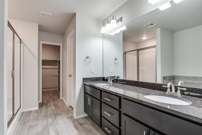 Building Photo - 13321 Beaumont Dr