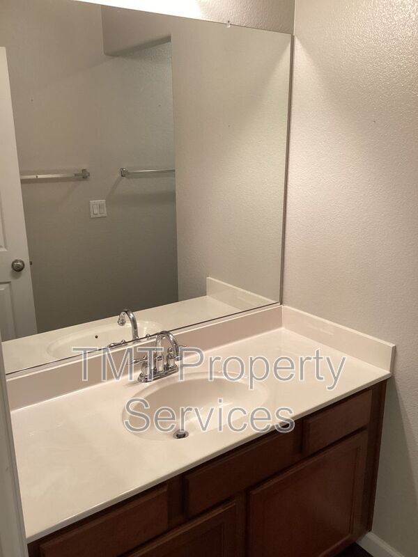 Building Photo - 530 Candela Cir