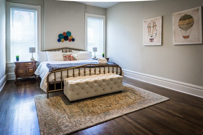 Building Photo - Updated 3Bd 2Bth Condominium in the Heart ...