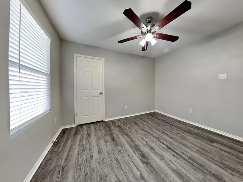 Building Photo - 118 Abelia Dr