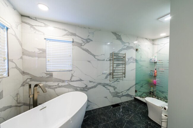 Building Photo - 25037 Brett St