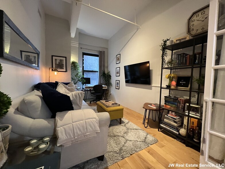 Building Photo - 42 Chauncy St