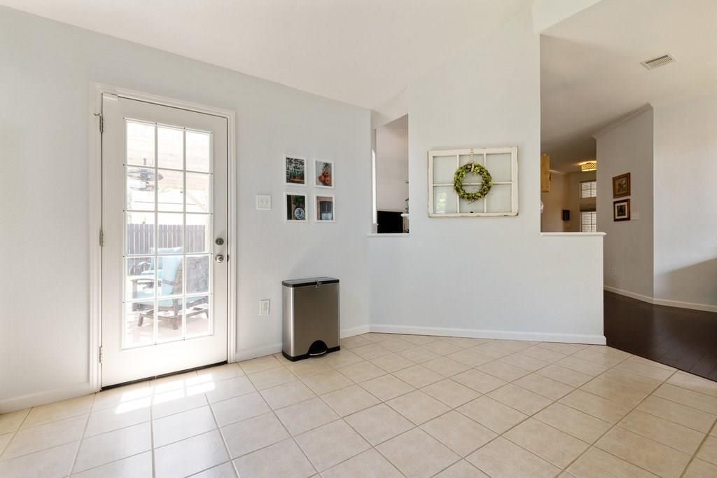 Building Photo - 16303 Lone Wolf Dr