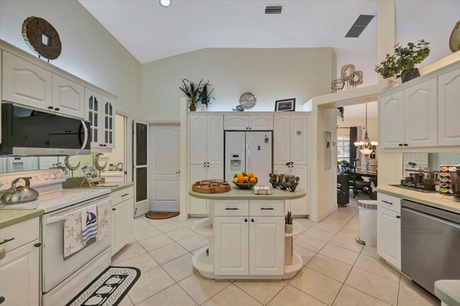 Building Photo - 19 Hoffer St