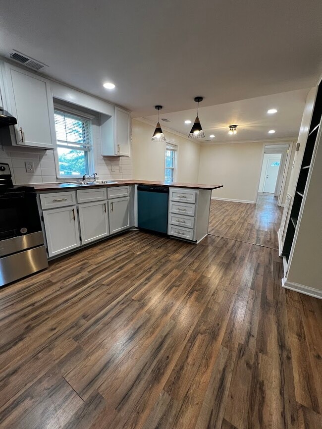 Building Photo - 215 S Skinner Ave