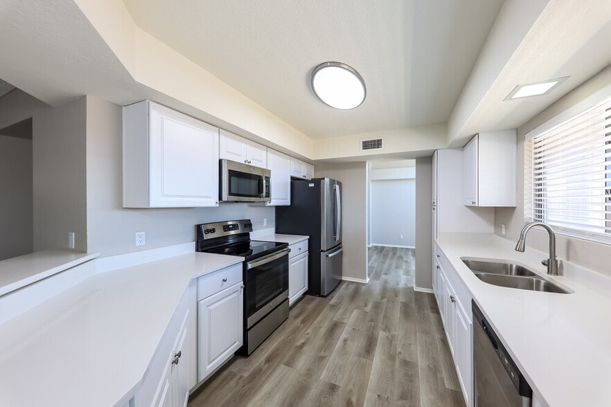 Building Photo - 7041 W McRae Way