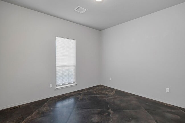 Building Photo - Beautiful home in Tradewinds! Will not last long call today