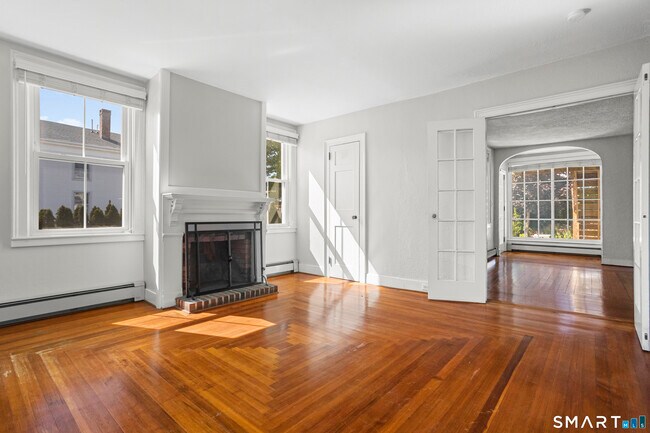 Building Photo - 6 Church St