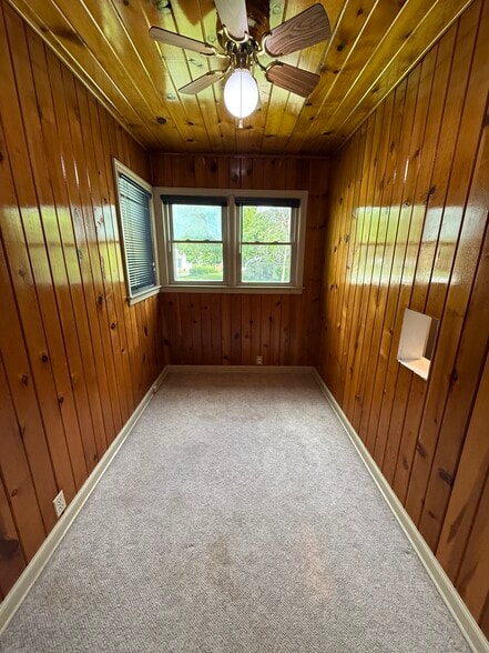 Building Photo - 710 S Silver St