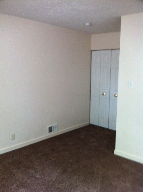 Building Photo - 445 Cedar Dr