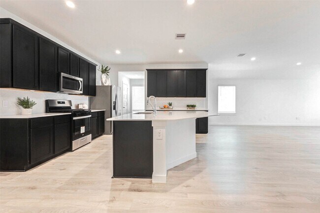 Building Photo - 29918 Gallatin River Ln