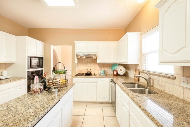 Building Photo - 5517 Vineyard Ln