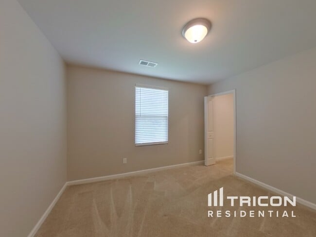 Building Photo - 120 Castlebrook Dr