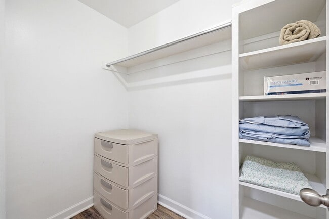 Building Photo - 1243 Cedars Ct