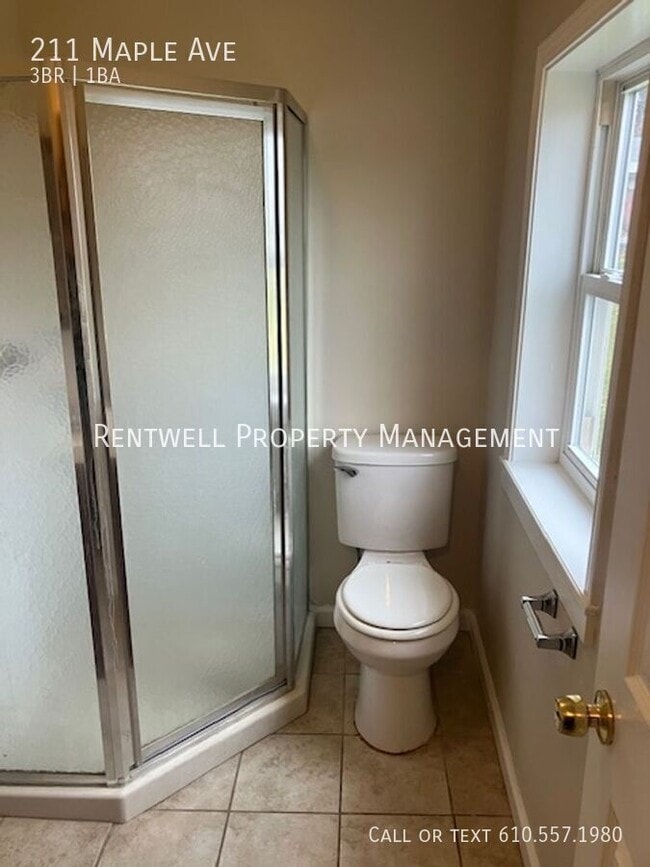 Building Photo - 211 Maple Ave