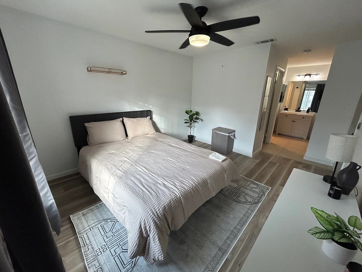 Building Photo - 3078 Broadway