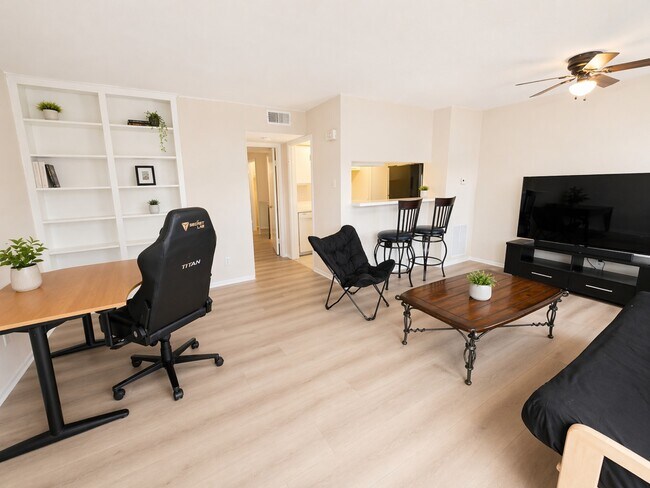 Building Photo - 6410 Del Monte Dr