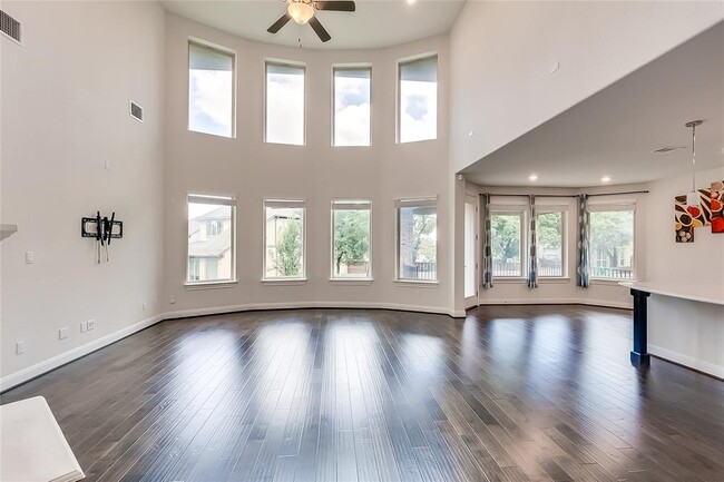 Building Photo - 4221 Valley Oaks Dr