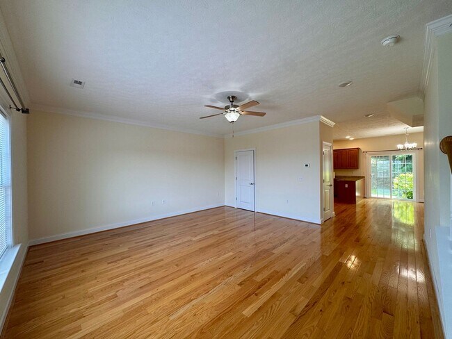 Building Photo - Townhouse for Rent in Spring Oaks!