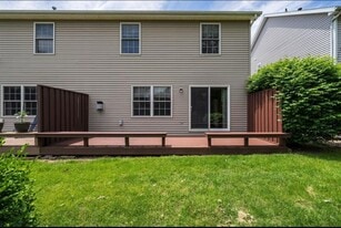 Building Photo - 1114 Doral Dr