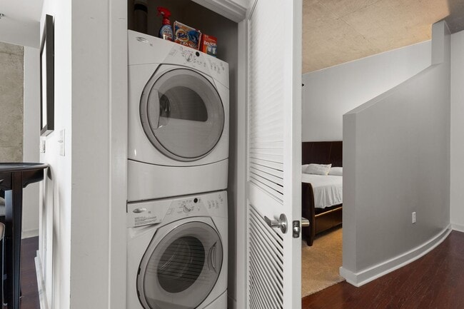 Building Photo - Fully Furnished SoBro Condo At Encore