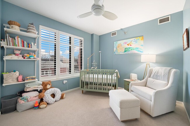 Building Photo - STUNNING 2BED/2BATH LARGE CORNER UNIT, GARAGE PARKING, HEAT, CABLE/INTERNET INCLUDED