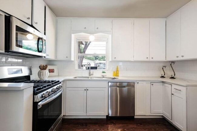 Building Photo - 623 Freiling