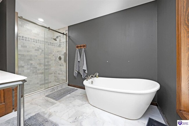 Building Photo - 306 Forest Trce