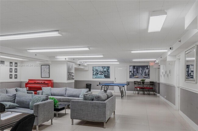 Building Photo - 100 Lincoln Rd