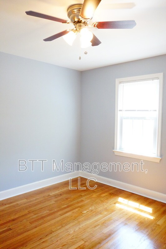 Building Photo - 812 Greenwood Cir