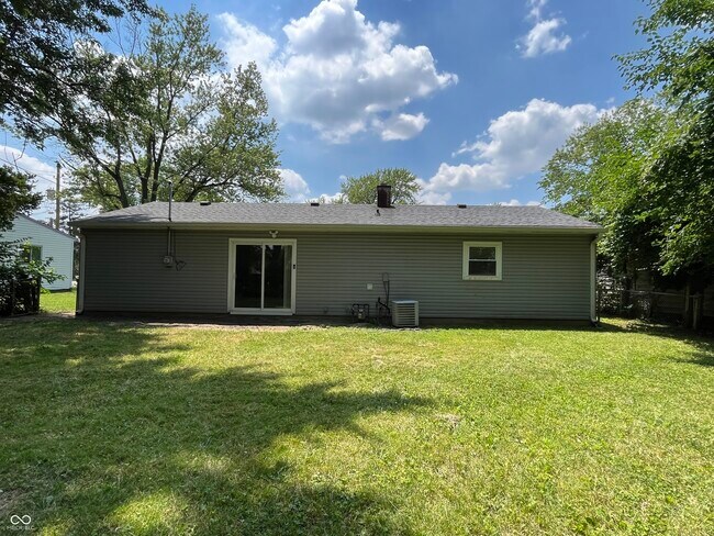 Building Photo - 3831 Bennett Dr
