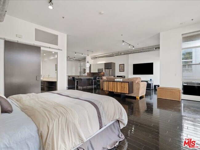 Building Photo - 13320 Beach Ave