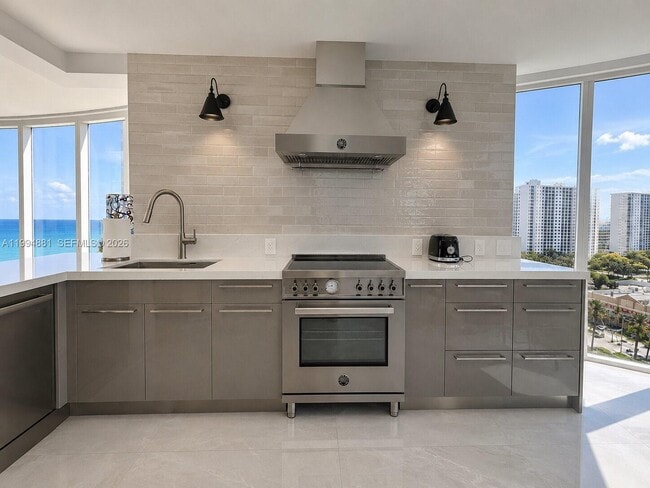 Building Photo - 17555 Collins Ave