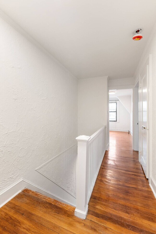 Building Photo - 67-135-135 Burns St