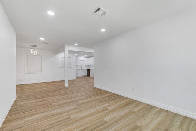 Building Photo - 6315 Thrush Dr