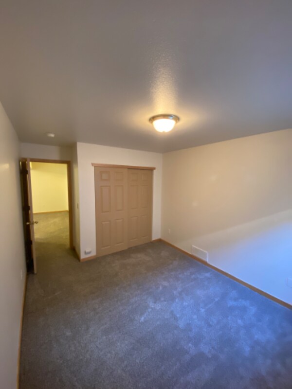 Building Photo - 4644 Brenton Dr