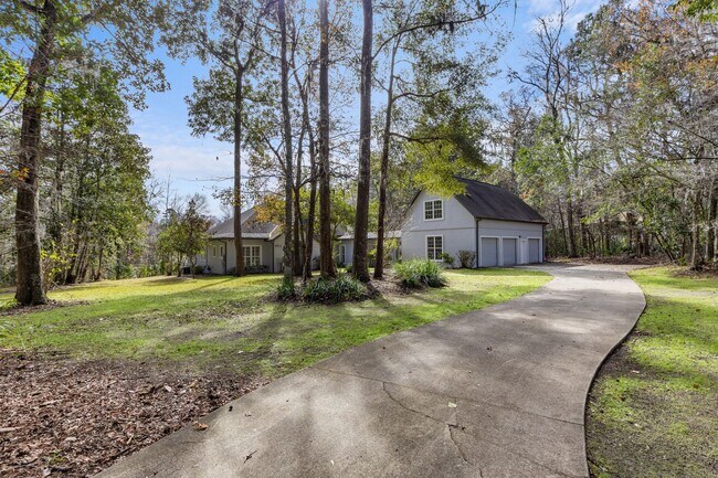 Building Photo - Executive Lakefront in Gainesville - Available NOW