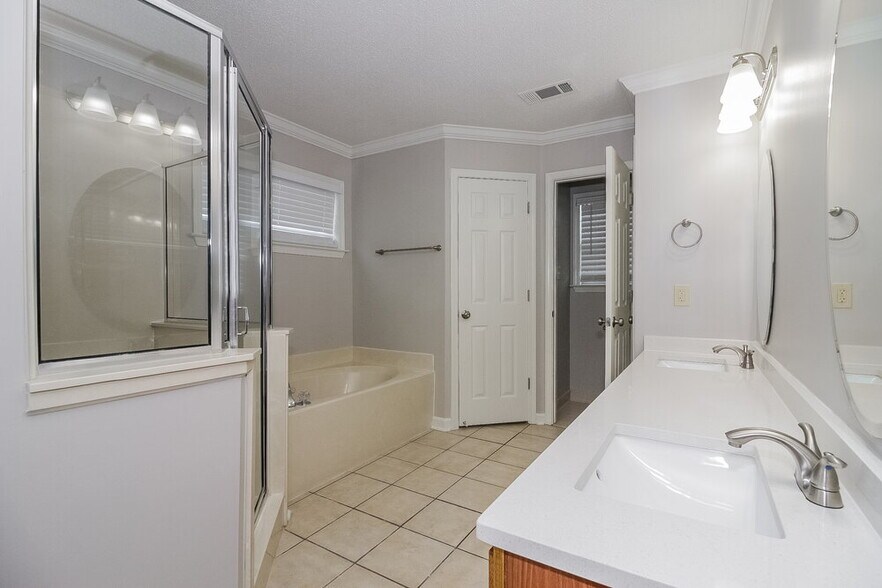Building Photo - 8315 Red Creek Dr