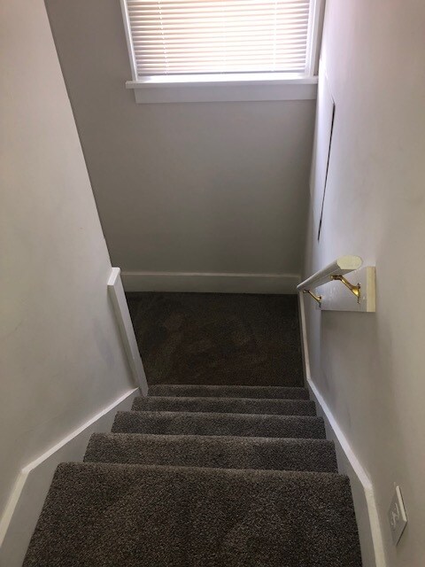 Building Photo - 507 E Archwood Ave