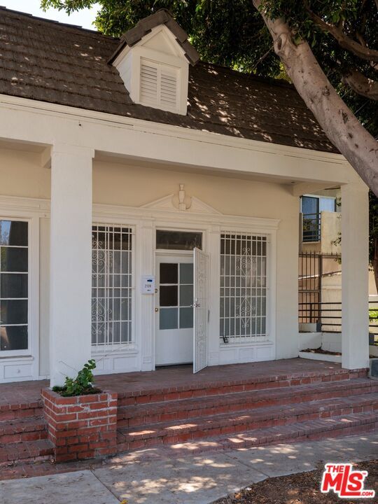 Building Photo - 2120 N Cahuenga Blvd