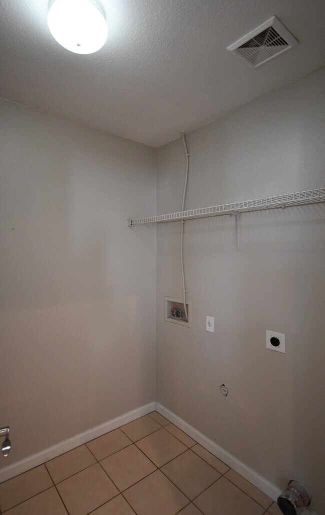 Building Photo - 3 Bed 2 Bath Single Level Home in Johnson Ranch! $1800 per month Plus fees