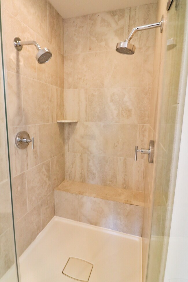 Building Photo - 1424 Piccard Dr