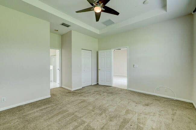 Building Photo - 688 Stanford Ln