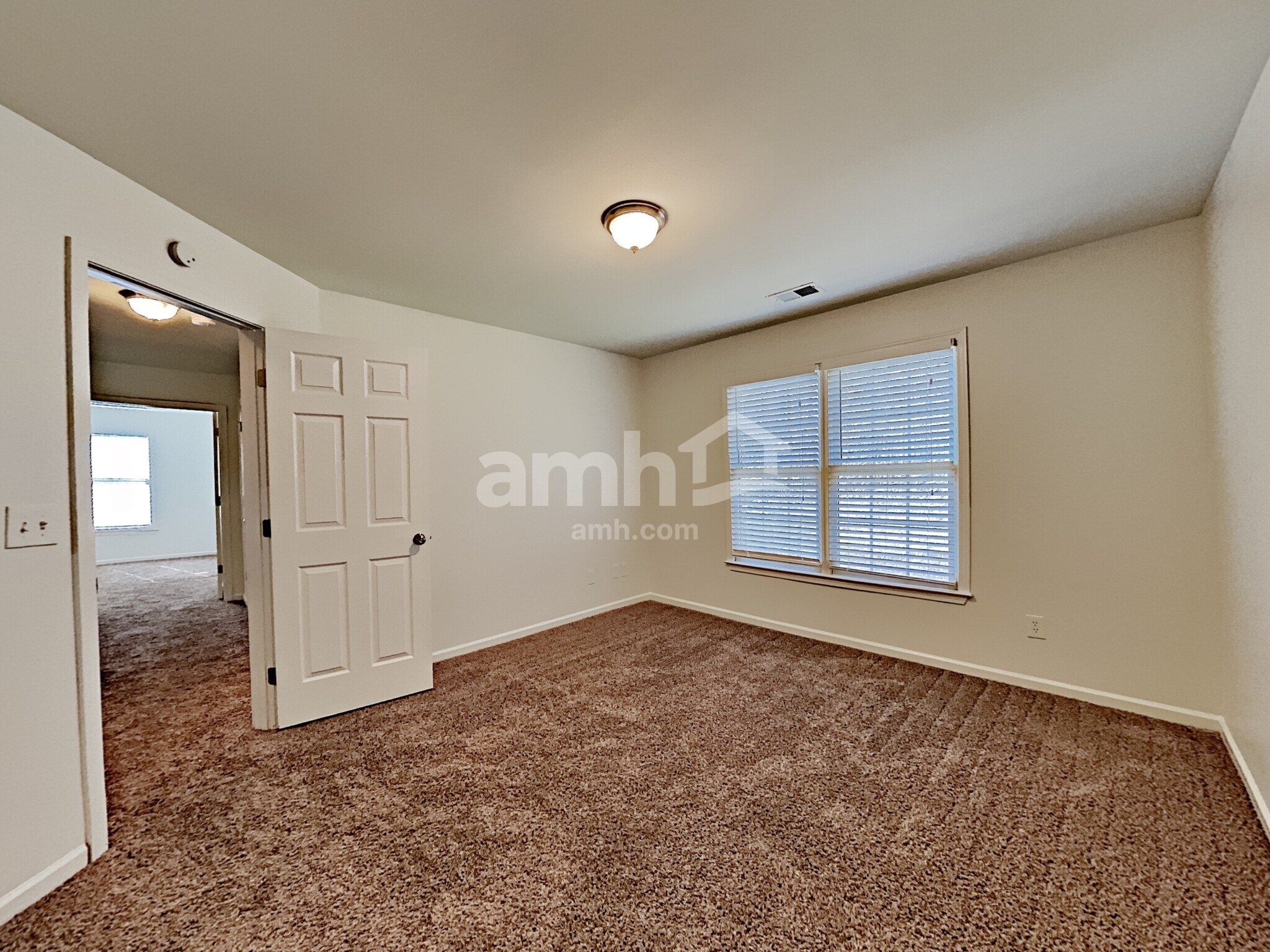 Building Photo - 204 Hunters Ter
