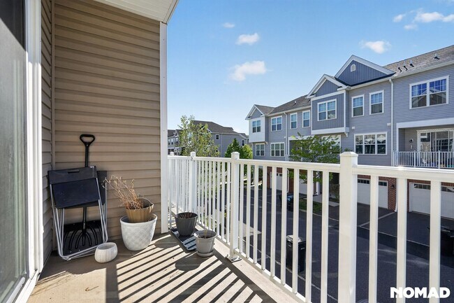Building Photo - Charming 3BR Townhome in Highland Park