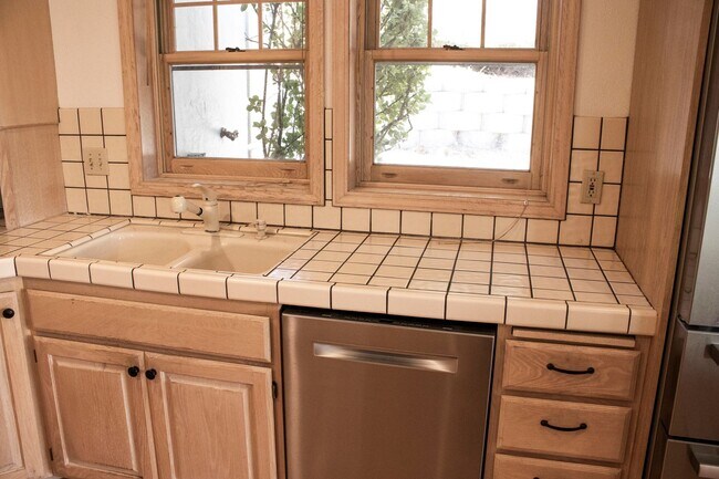 Building Photo - Custom home in Southwest Reno, 3 Bedrooms, 2 Bathrooms, Large Garage