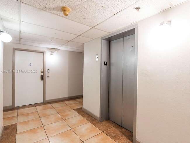 Building Photo - 1825 W 44th Pl