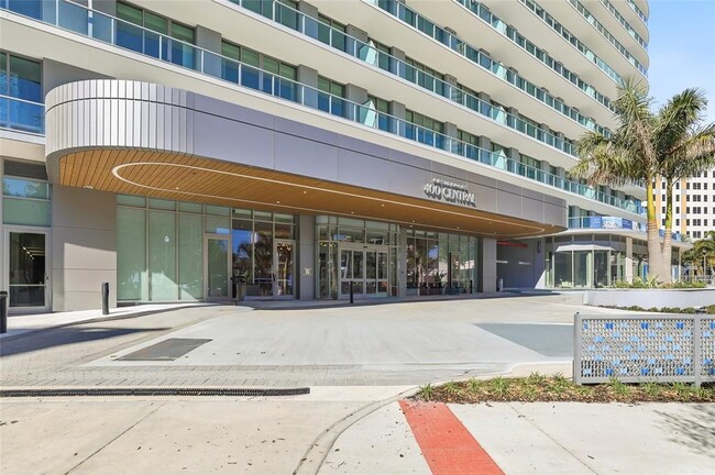 Building Photo - 400 Central Ave