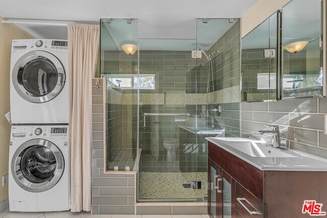 Building Photo - 6701 Blewett Ave